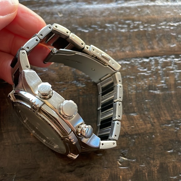 GUESS watch (men’s) model # U18507G2 - Picture 4 of 5